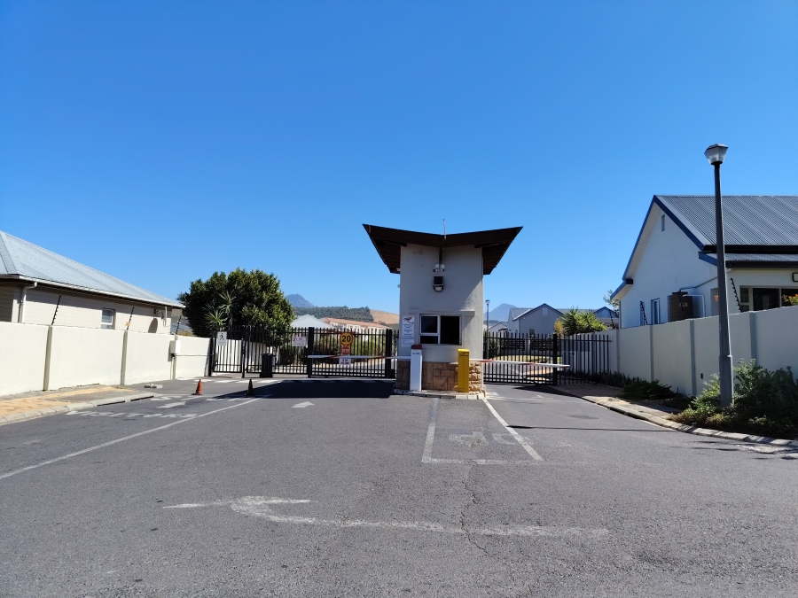 To Let 2 Bedroom Property for Rent in Sir Lowrys Pass Village Western Cape